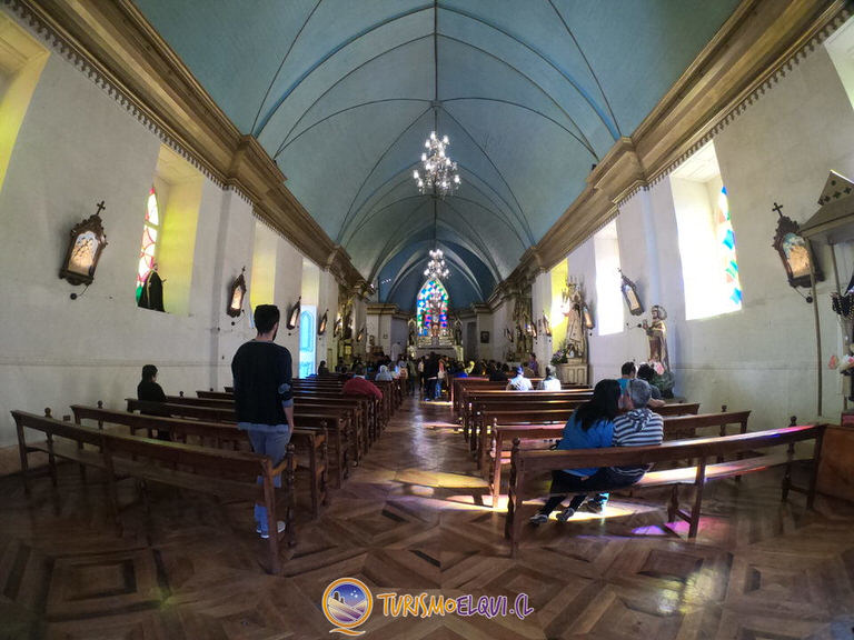 interior iglesia pisco elqui